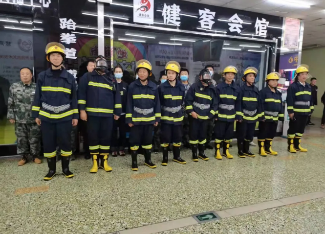 居安思危,防患未“燃”——永利23411商业开展消防应急逃生演练(图4) 居安思危,防患未“燃”——永利23411商业开展消防应急逃生演练(图4)